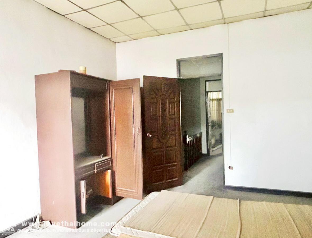 ขายทาวน์เฮ้าส์ 2 ชั้น ม.พิพรพงษ์ 2 ใกล้สนามบินดอนเมือง รวม 2 ห้องคู่ 34 ตรว. ติดถนนใหญ่ วิภาวดี-รังสิต 84 (ขาเข้า) ใกล้จุดขึ้น-ลงทางด่วน เพียง 400 เมตร ราคาถูก เหมาะสำหรับรีโนเวท