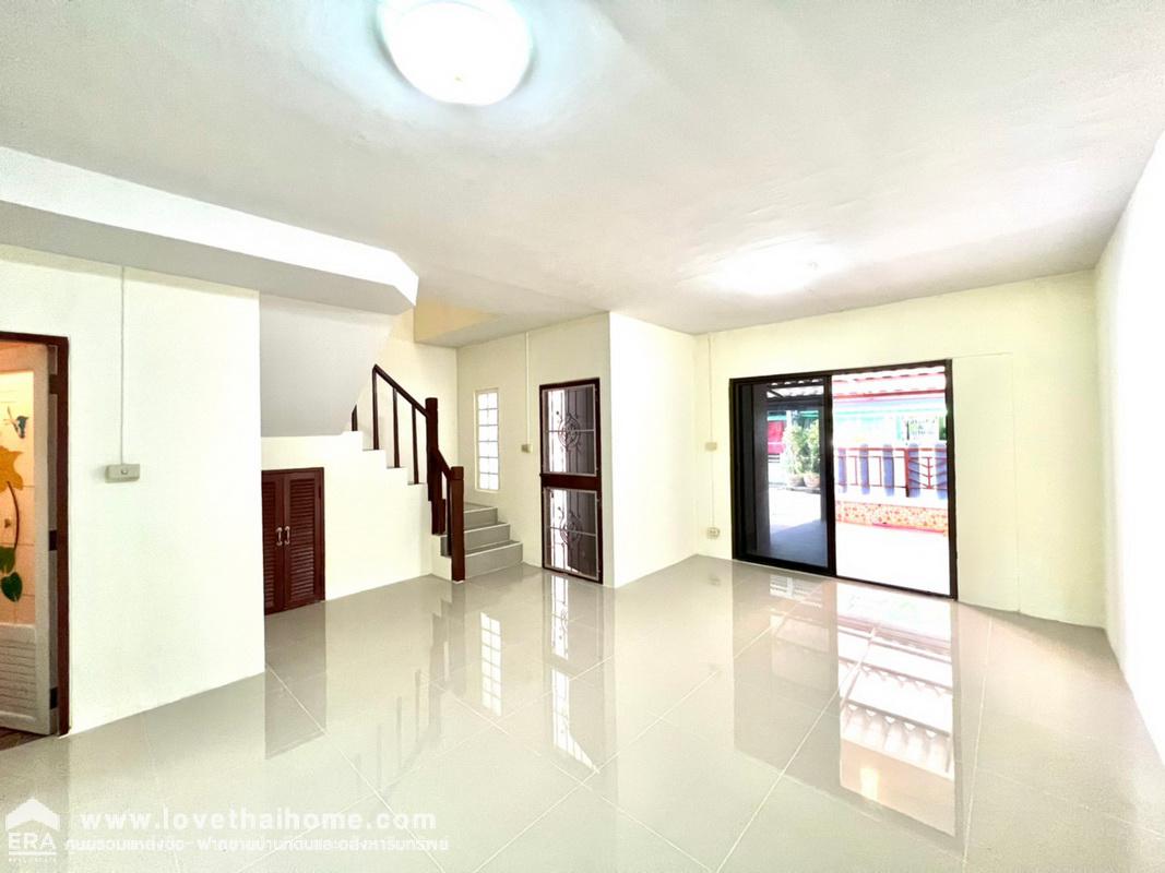 ขายทาวน์เฮ้าส์ หมู่บ้านพฤกษา14B พื้นที่18ตรว. ตกแต่งครบ ราคาเพียงล้านต้นๆ หมู่บ้านอยู่ในซอยวัดลาดปลาดุก ใครที่มองหาบ้านทำร้านค้าในโซนบางบัวทอง ใกล้เซ็นทรัลเวสต์เกต ในงบที่จำกัดรองชมหลังนี้ก่อนที่จะตัดสินใจซื้อที่อื่นๆ