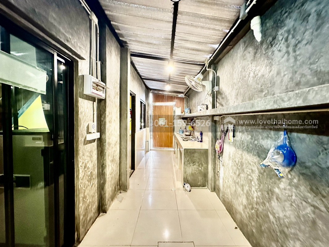 ขายทาวน์เฮ้าส์ เดอะคอนเนค 41 แจ้งวัฒนะ–ติวานนท์ หลังมุม 39.7 ตร.ว. ต่อเติมเต็มพื้นที่ ทำเลดี ใกล้รถไฟฟ้าสายสีชมพู-สถานีปากเกร็ด