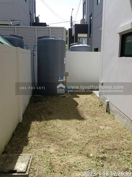 ขายบ้านเดี่ยว สัมมากร ชัยพฤกษ์-วงแหวน2 ไม่เคยเข้าอยู่  พื้นที่ 50 ตรว. ขายเพียงแค่3.7ล้านเท่านั้น ขายถูกสุดๆ ราคาดีขนาดนี้ หาไม่ได้อีกแล้วนะจ๊ะ!  