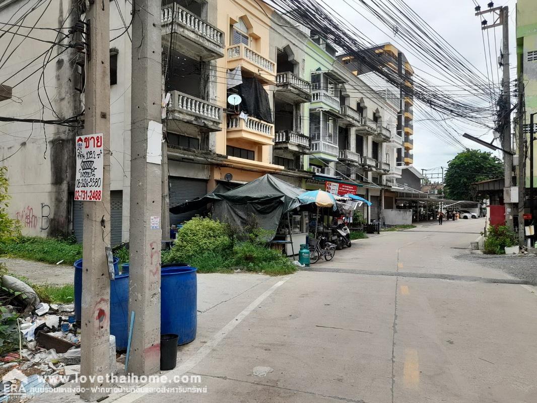 ขายที่ดิน ถ.พหลโยธิน คลองหลวง ปทุมธานี ตรงข้าม ม.ธรรมศาสตร์ รังสิต พื้นที่ 109.2 ตรว. ที่ดินรูปสี่เหลี่ยมหน้ากว้าง เหมาะกับการปลูกบ้านอยู่อาศัย เงียบสงบ ขายราคาถูกกว่าราคาประเมิน