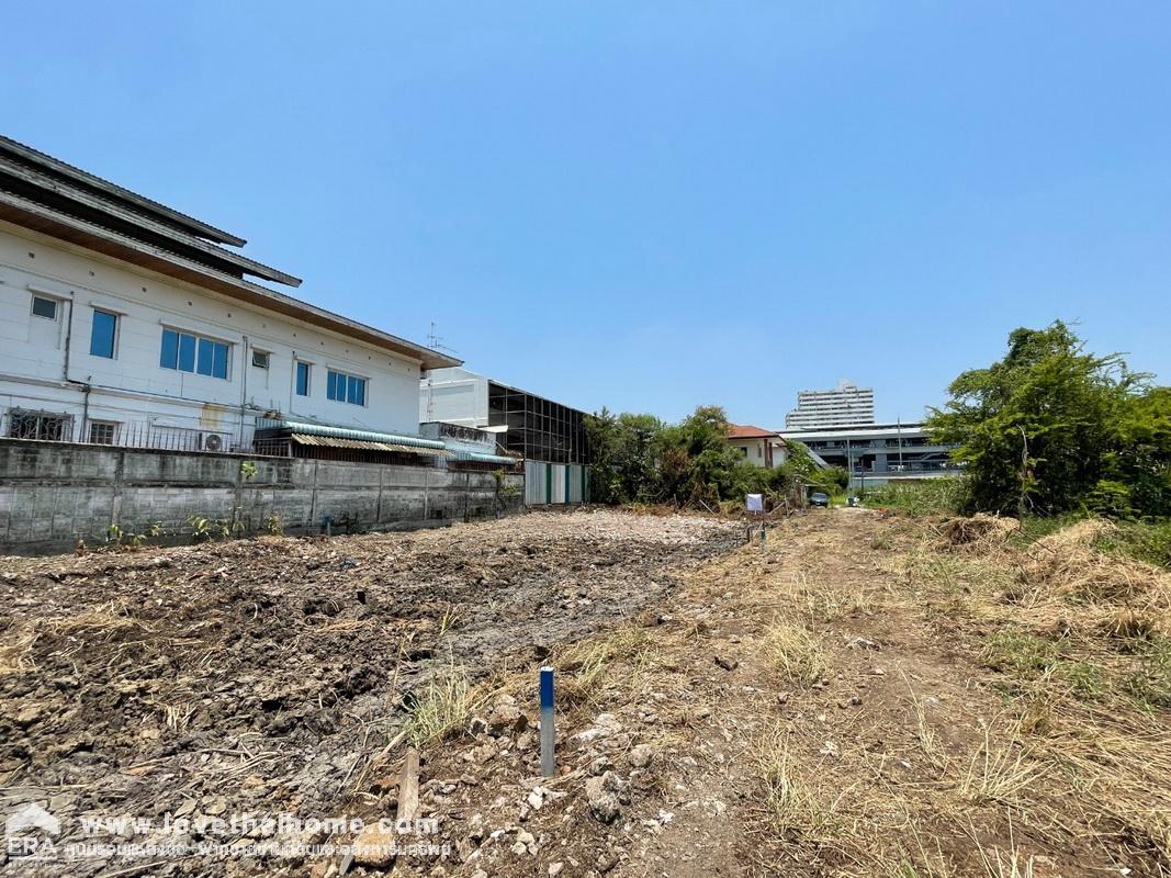 ขายที่ดิน ศรีนครินทร์ 43 หน้าปากซอยเป็นสถานีรถไฟฟ้าสายสีเหลือง-ศรีนครินทร์ 38 มี 3 แปลง พื้นที่รวม 150 ตรว. ขายรวมและแบ่งขาย ห่างจากถนนศรีนครินทร์เพียง 250 เมตร