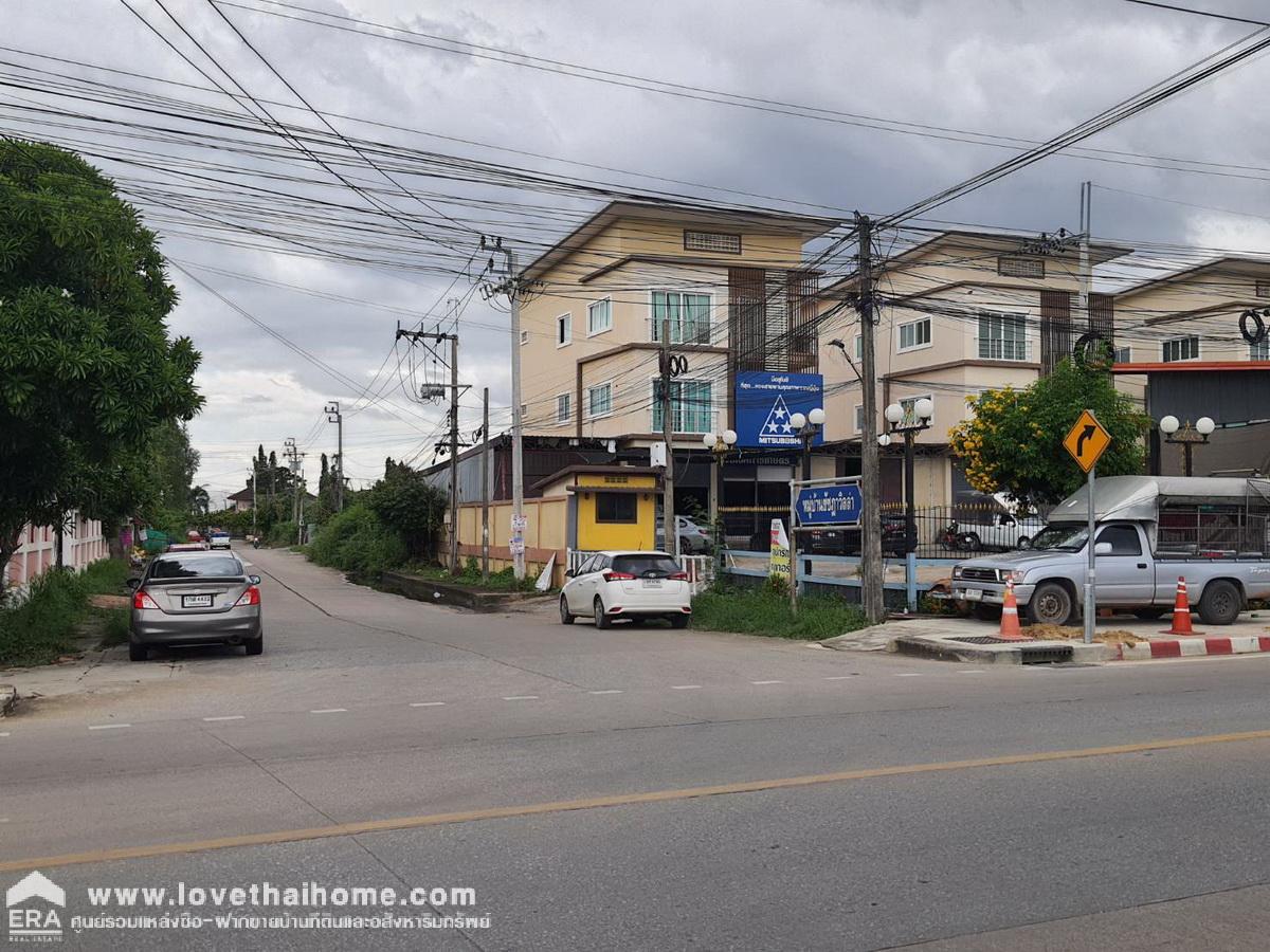 ขายที่ดินพร้อมบ้าน สไตล์รีสอร์ท หมู่บ้านชัชฎาวิลล่า บางแวก ถ.พุทธมณฑลสาย 3 พื้นที่ 80.5 ตรว. ตัวบ้านสร้างด้วยปีกไม้สัก เฟอร์นิเจอร์ Built in 