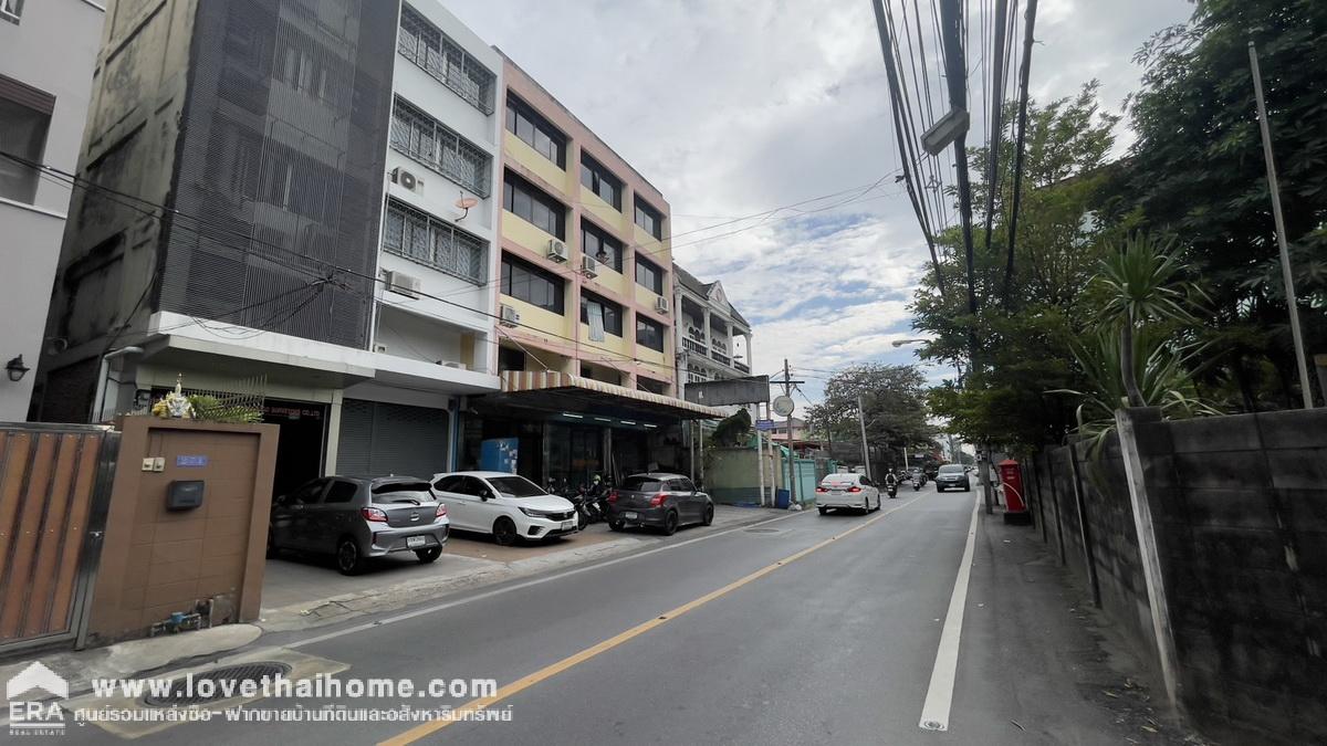 ขายตึกแถว3คูหา ติดถนนสุทธิสารวินิจฉัย ตรงข้ามร.ร.อนุบาลนานาชาติเพรพ พื้นที่66ตรว.ขาย33ล้าน ปัจจุบันทำเป็นหอพัก ผู้เช่าเต็ม ใกล้MRTสุทธิสาร