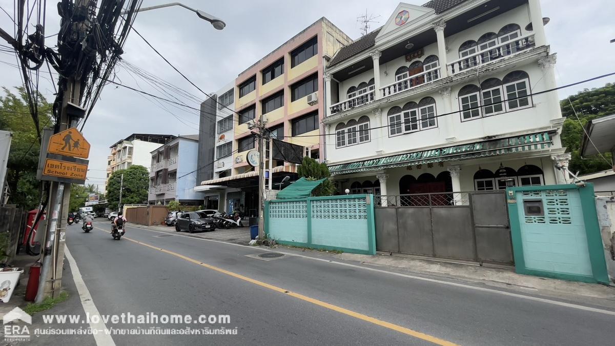 ขายตึกแถว3คูหา ติดถนนสุทธิสารวินิจฉัย ตรงข้ามร.ร.อนุบาลนานาชาติเพรพ พื้นที่66ตรว.ขาย33ล้าน ปัจจุบันทำเป็นหอพัก ผู้เช่าเต็ม ใกล้MRTสุทธิสาร