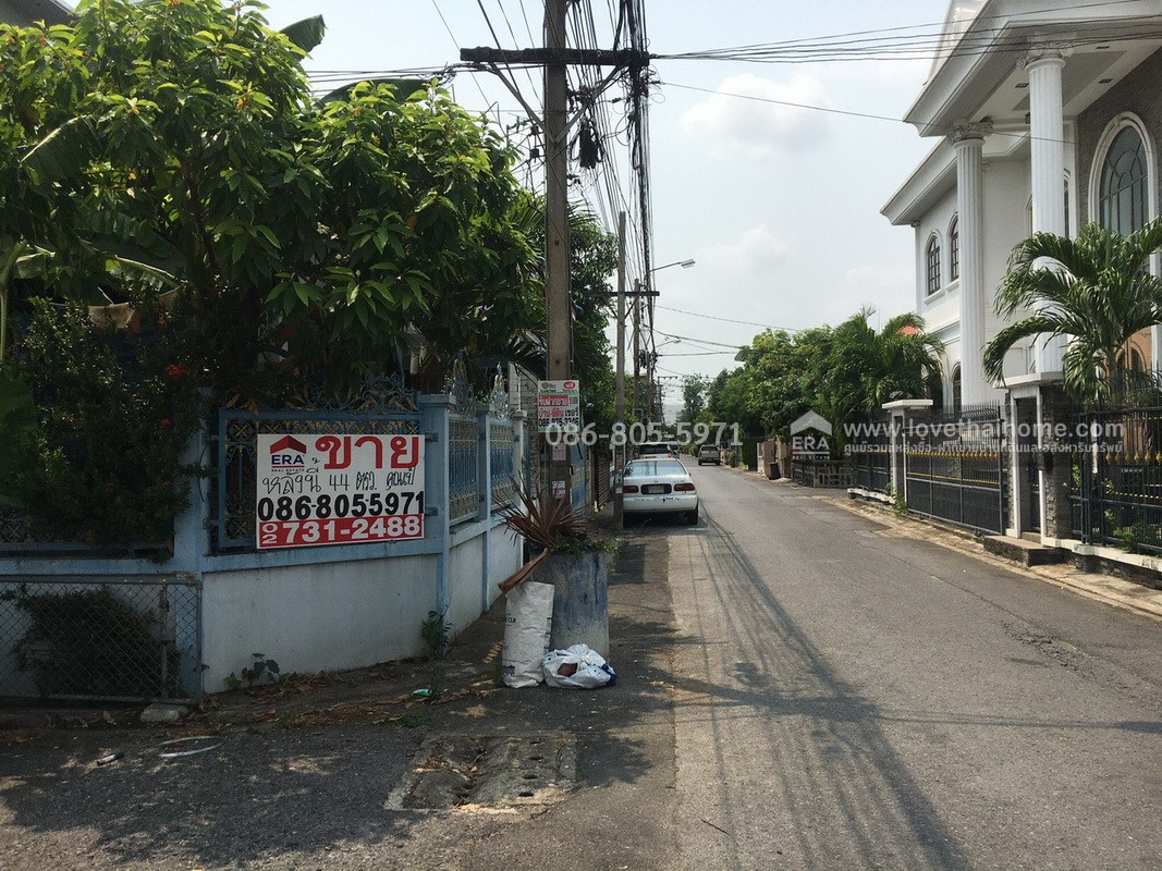 ขายบ้านชั้นเดี่ยว ลาดพร้าว 80 แยก 21 หมู่บ้านโชคชัยปัญจทรัพย์ พื้นที่ 44 ตรว. ทำเลดี สามารถเข้า-ออกได้หลายเส้นทาง