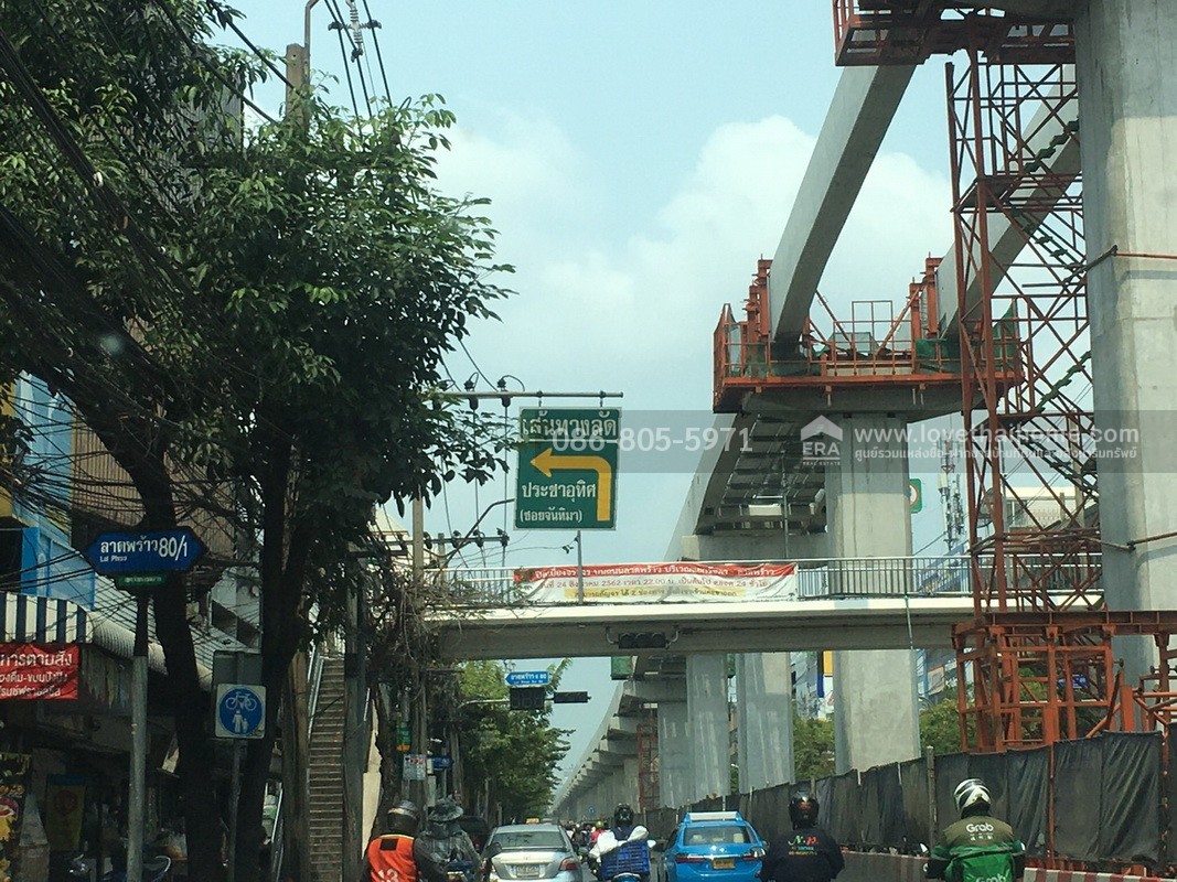 ขายบ้านชั้นเดี่ยว ลาดพร้าว 80 แยก 21 หมู่บ้านโชคชัยปัญจทรัพย์ พื้นที่ 44 ตรว. ทำเลดี สามารถเข้า-ออกได้หลายเส้นทาง