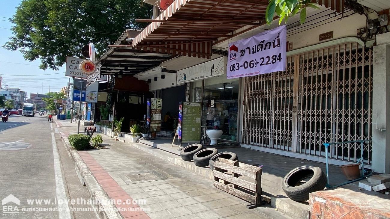 ขายตึกแถว ติดถนนลาดพร้าววังหิน ใกล้โชคชัย 4 พื้นที่ 17 ตรว. มีที่จอดรถได้ 3 คัน สภาพตึกพร้อมอยู่