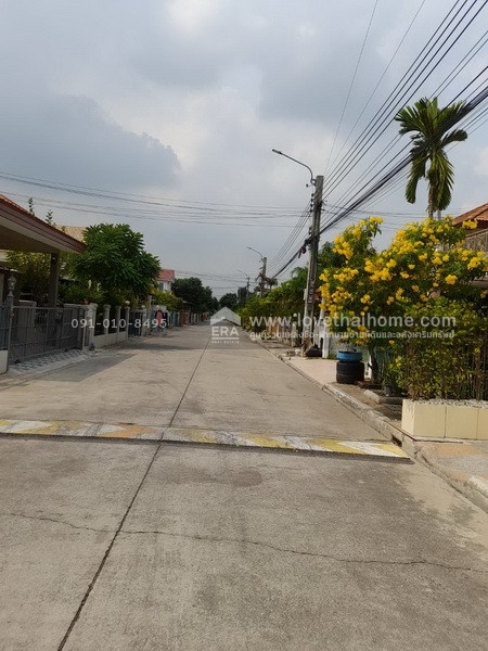 ขายบ้านเดี่ยว 2 ชั้น หมู่บ้านชวนชื่น วงแหวน-ปิ่นเกล้า ถนนกาญจนาภิเษก ซอยวัดส้มเกลี้ยง ถนนเมน พื้นที่ 58.8 ตรว. สภาพแวดล้อมโครงการดีมาก ราคาไม่แพง สนใจต่อรองราคาได้อีก ใกล้โลตัส พลัสมอลล์ บางใหญ่
