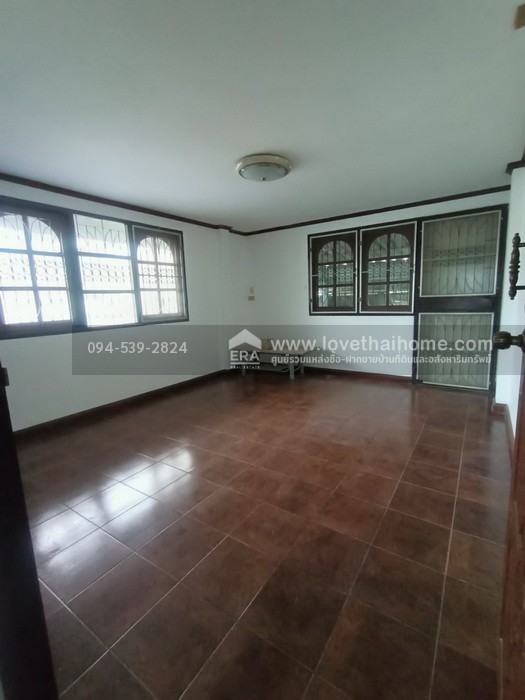 ขายบ้านเดี่ยว หมู่บ้านสหกรณ์ 3 ถ.เลี่ยงเมือง-ปากเกร็ด 13 เข้าซอยเพียง 300 เมตร พื้นที่ 100 ตรว. ห่างจากสถานีรถไฟฟ้าสายสีชมพู-เลี่ยงเมืองปากเกร็ด เพียง 2 กม.