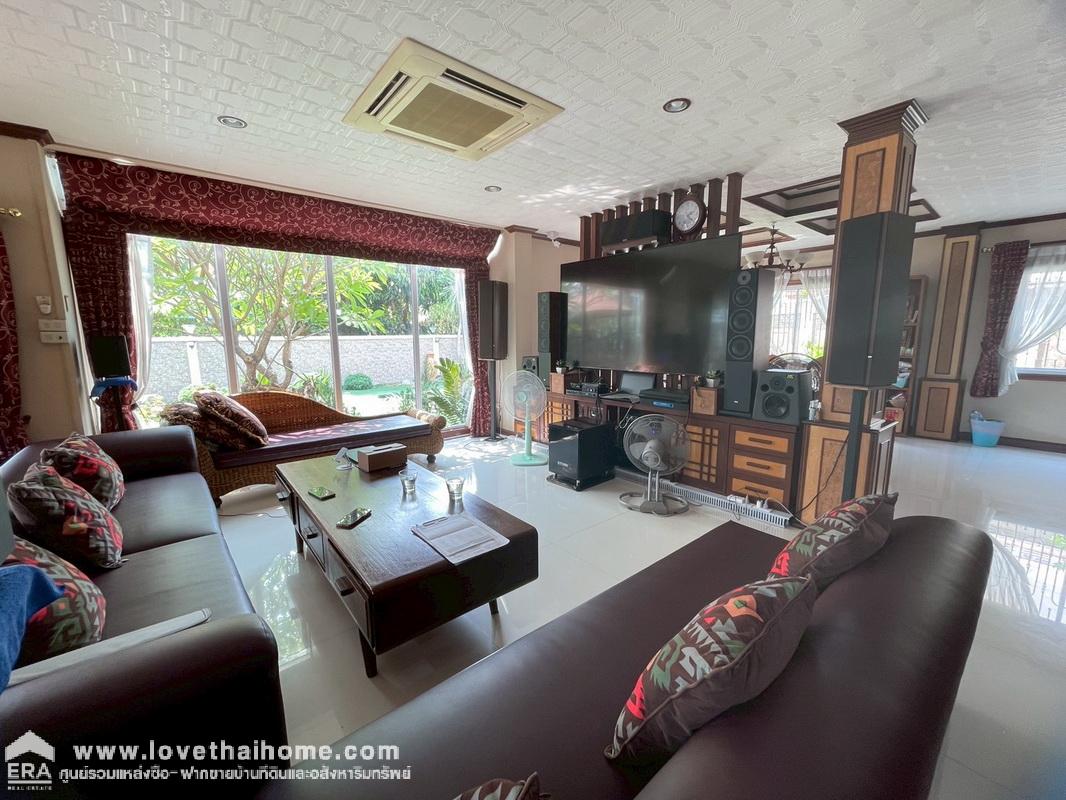 ขายบ้านเดี่ยว 2 ชั้น ติดถนนร่มเกล้า หมู่บ้านเค.ซี.เนเชอรัลวิลล์ ร่มเกล้า พื้นที่ 125 ตรว. ถนนเมนกว้าง 20 เมตร ใกล้สนามบินสุวรรณภูมิ