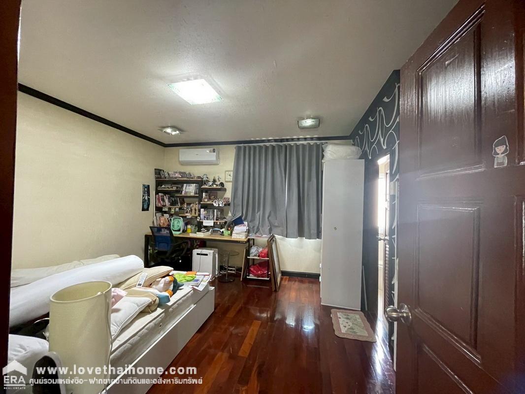 ขายบ้านเดี่ยว 2 ชั้น ติดถนนร่มเกล้า หมู่บ้านเค.ซี.เนเชอรัลวิลล์ ร่มเกล้า พื้นที่ 125 ตรว. ถนนเมนกว้าง 20 เมตร ใกล้สนามบินสุวรรณภูมิ