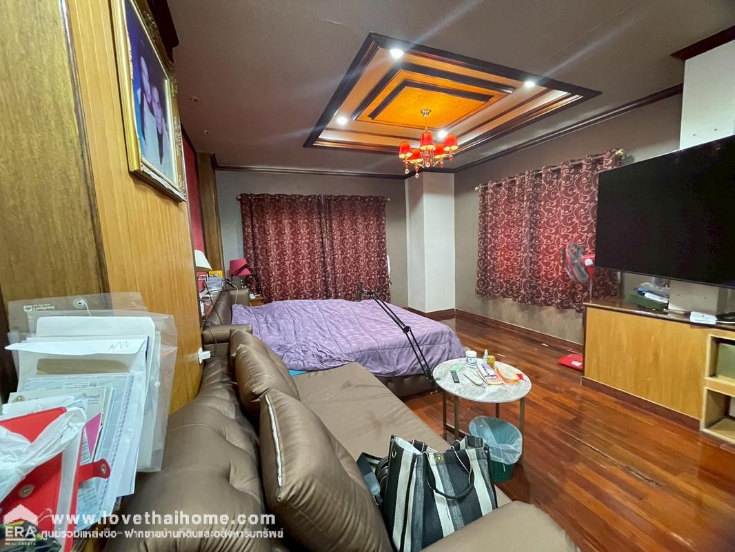 ขายบ้านเดี่ยว 2 ชั้น ติดถนนร่มเกล้า หมู่บ้านเค.ซี.เนเชอรัลวิลล์ ร่มเกล้า พื้นที่ 125 ตรว. ถนนเมนกว้าง 20 เมตร ใกล้สนามบินสุวรรณภูมิ