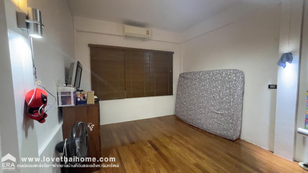 ขายบ้านตึกแถว4ชั้น 3คูหา ซอยสุขุมวิท30 พื้นที่ 31.2 ตรว. ขาย 55 ล้านบาท ทำเลใจกลางเมือง อยู่ระหว่าง BTS ทองหล่อ และ BTS พร้อมพงษ์ ตกแต่งภายในใช้วัสดุเกรดA ห่างจากสุขุมวิทเพียงแค่80เมตรเท่านั้น
