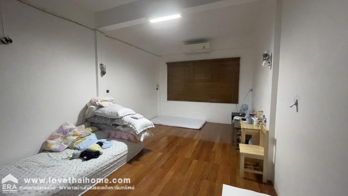 ขายบ้านตึกแถว4ชั้น 3คูหา ซอยสุขุมวิท30 พื้นที่ 31.2 ตรว. ขาย 55 ล้านบาท ทำเลใจกลางเมือง อยู่ระหว่าง BTS ทองหล่อ และ BTS พร้อมพงษ์ ตกแต่งภายในใช้วัสดุเกรดA ห่างจากสุขุมวิทเพียงแค่80เมตรเท่านั้น