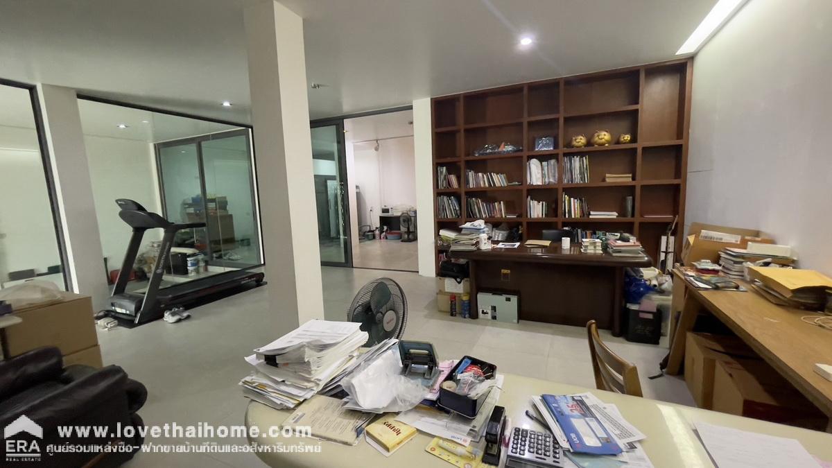 ขายบ้านตึกแถว4ชั้น 3คูหา ซอยสุขุมวิท30 พื้นที่ 31.2 ตรว. ขาย 55 ล้านบาท ทำเลใจกลางเมือง อยู่ระหว่าง BTS ทองหล่อ และ BTS พร้อมพงษ์ ตกแต่งภายในใช้วัสดุเกรดA ห่างจากสุขุมวิทเพียงแค่80เมตรเท่านั้น