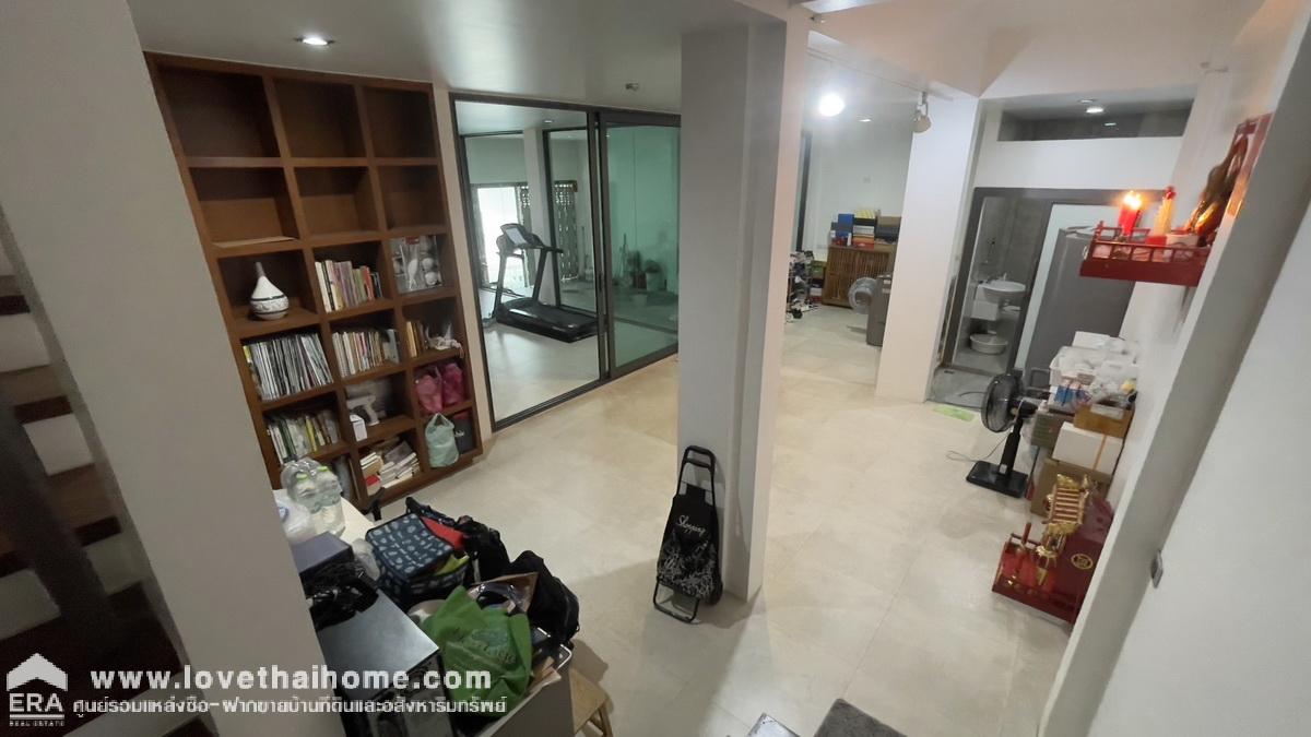 ขายบ้านตึกแถว4ชั้น 3คูหา ซอยสุขุมวิท30 พื้นที่ 31.2 ตรว. ขาย 55 ล้านบาท ทำเลใจกลางเมือง อยู่ระหว่าง BTS ทองหล่อ และ BTS พร้อมพงษ์ ตกแต่งภายในใช้วัสดุเกรดA ห่างจากสุขุมวิทเพียงแค่80เมตรเท่านั้น
