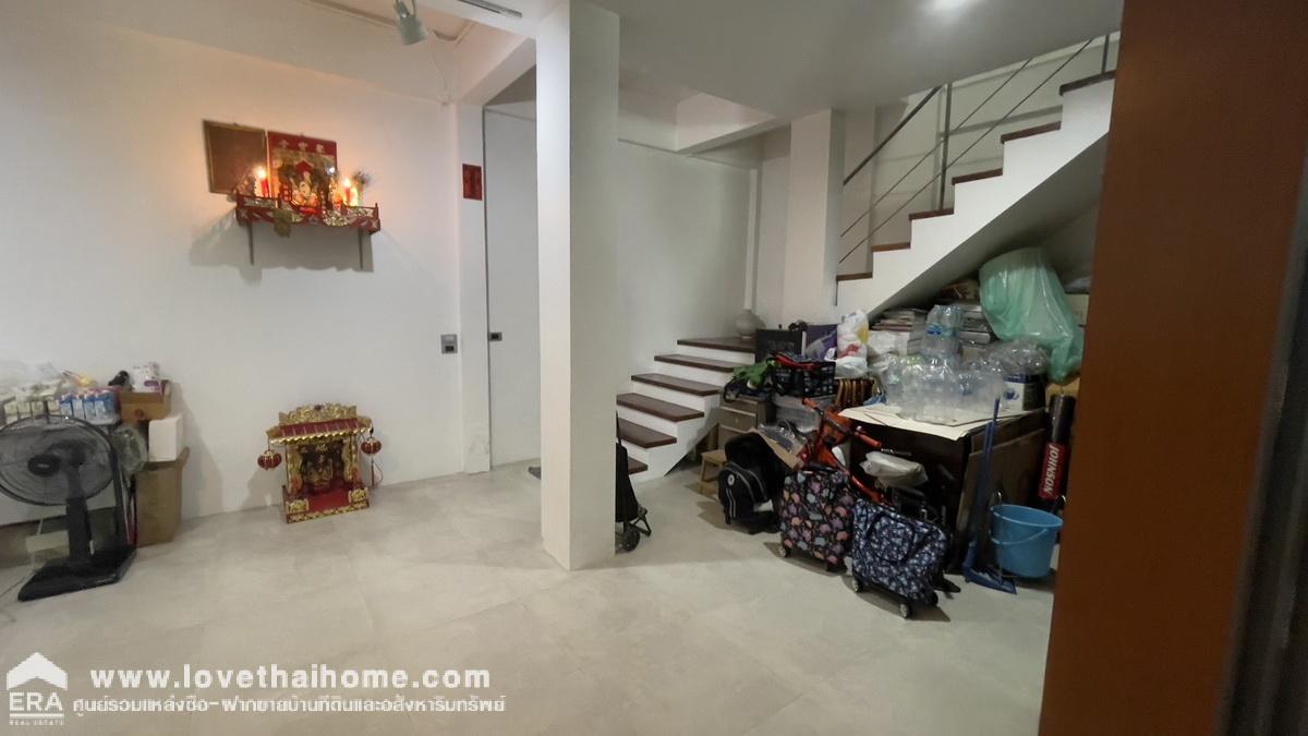 ขายบ้านตึกแถว4ชั้น 3คูหา ซอยสุขุมวิท30 พื้นที่ 31.2 ตรว. ขาย 55 ล้านบาท ทำเลใจกลางเมือง อยู่ระหว่าง BTS ทองหล่อ และ BTS พร้อมพงษ์ ตกแต่งภายในใช้วัสดุเกรดA ห่างจากสุขุมวิทเพียงแค่80เมตรเท่านั้น