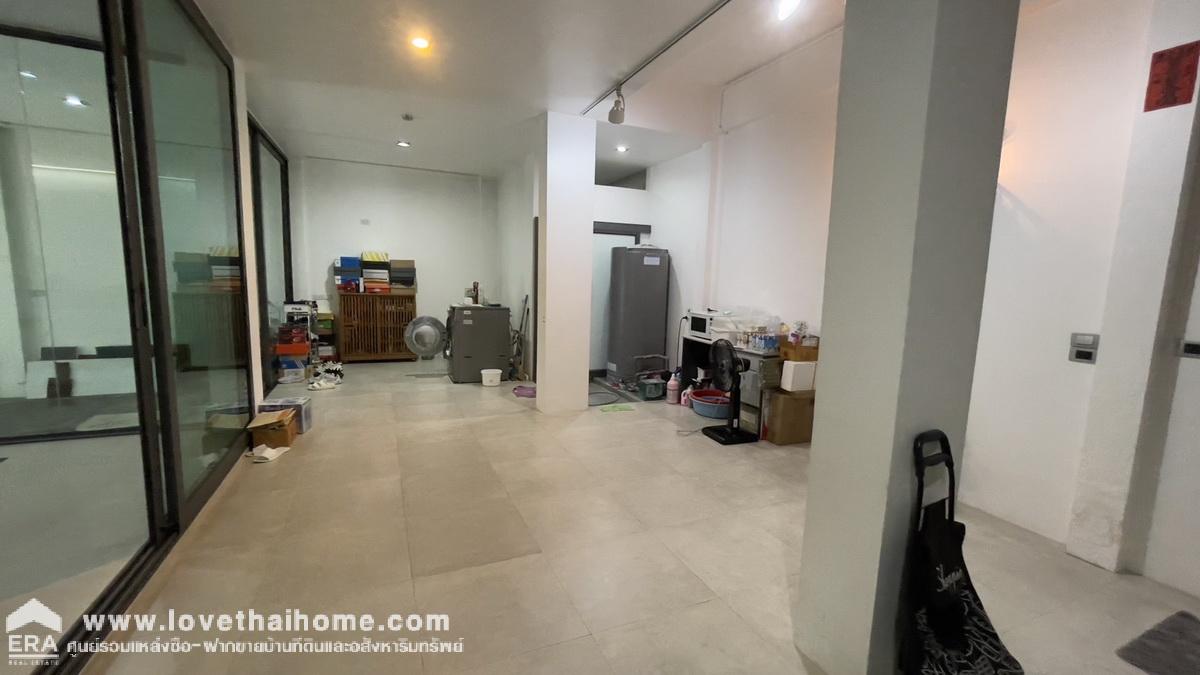 ขายบ้านตึกแถว4ชั้น 3คูหา ซอยสุขุมวิท30 พื้นที่ 31.2 ตรว. ขาย 55 ล้านบาท ทำเลใจกลางเมือง อยู่ระหว่าง BTS ทองหล่อ และ BTS พร้อมพงษ์ ตกแต่งภายในใช้วัสดุเกรดA ห่างจากสุขุมวิทเพียงแค่80เมตรเท่านั้น