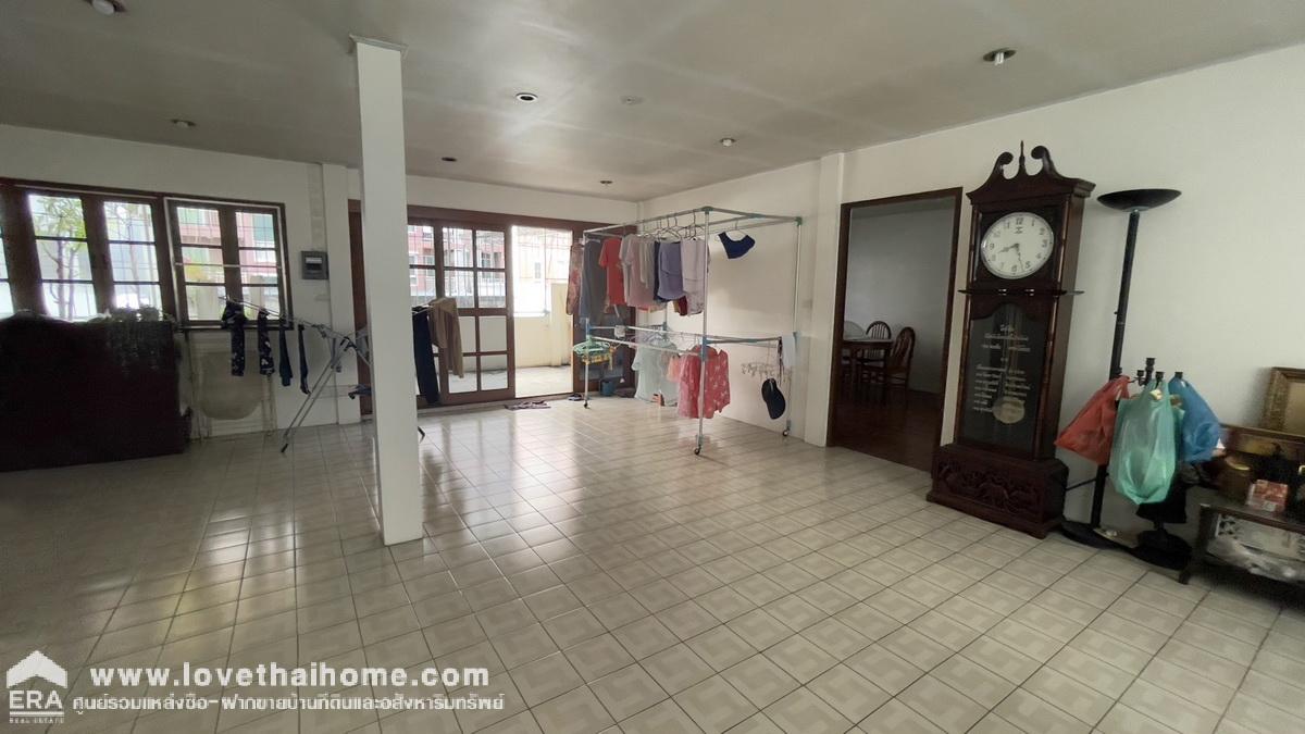 ขายบ้านตึกแถว4ชั้น 3คูหา ซอยสุขุมวิท30 พื้นที่ 31.2 ตรว. ขาย 55 ล้านบาท ทำเลใจกลางเมือง อยู่ระหว่าง BTS ทองหล่อ และ BTS พร้อมพงษ์ ตกแต่งภายในใช้วัสดุเกรดA ห่างจากสุขุมวิทเพียงแค่80เมตรเท่านั้น