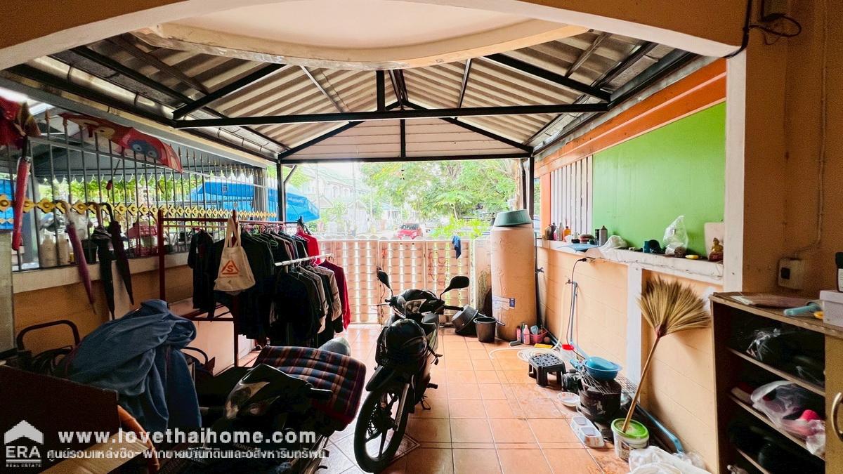ขายทาวน์เฮ้าส์ บางบัวทอง หมู่บ้านกานต์มณี ถนนบางกรวย-ไทรน้อย พื้นที่ 16.3 ตรว. เฟส3 ติดตลาดบัวทองเคหะ ขายตามสภาพ หน้าบ้านโล่ง วิวทะเลสาบ