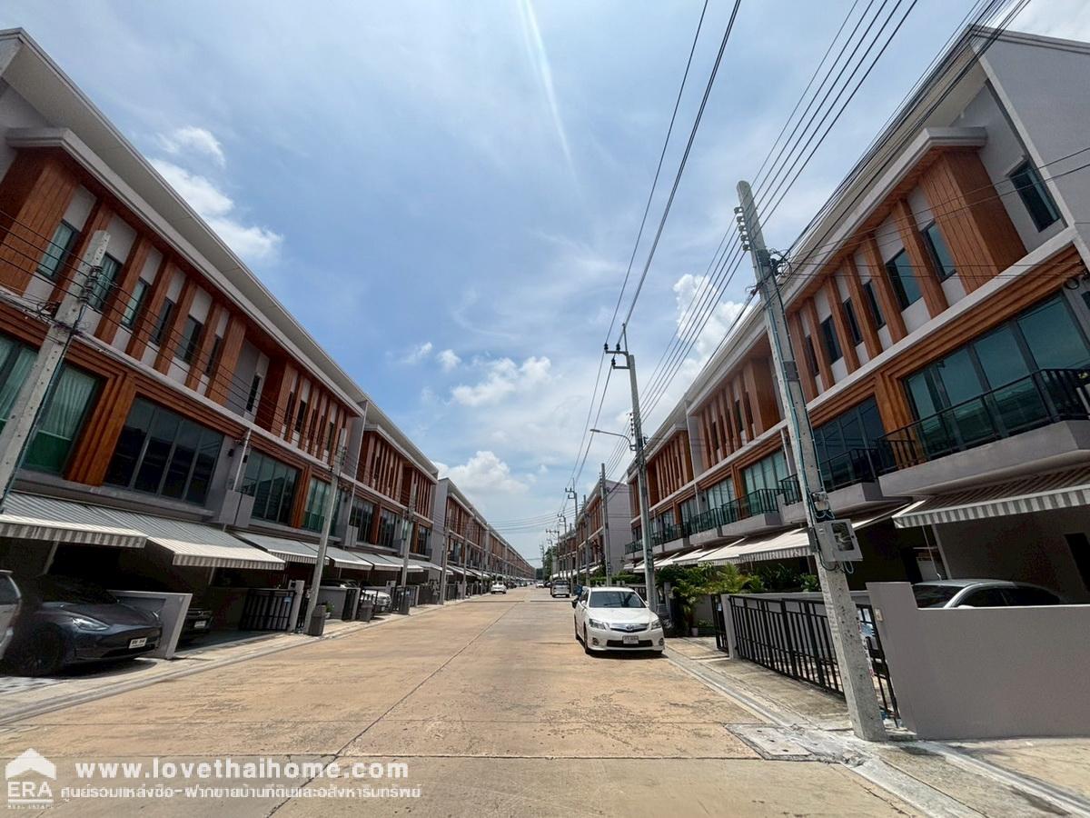 ขายทาวน์โฮม 3 ชั้น หมู่บ้านไอเจ้นท์ พรีเมียม ทาวน์โฮม พัฒนาการ 99 บ้านหลังมุม 23.6 ตรว. ขายถูก!เจ้าของขายขาดทุน บ้านไม่เคยเข้าอยู่ ต่อเติมครัว แถมเฟอร์ฯ ทั้งหลัง ใกล้รถไฟฟ้าสายสีเหลือง-สถานีพัฒนาการ