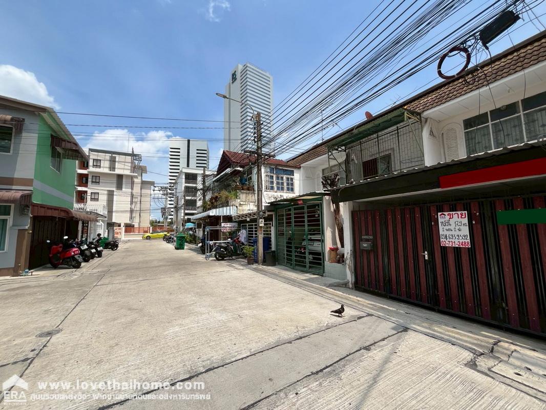 ขายทาวน์เฮ้าส์ 2 ชั้น ถนนรัชดาภิเษก7 ซอยชานเมือง16 หมู่บ้านอยู่เจริญ พื้นที่ 17.9 ตรว. ทำเลทอง ทำเลดี ถูกสุดในซอยนี้แล้ว!!