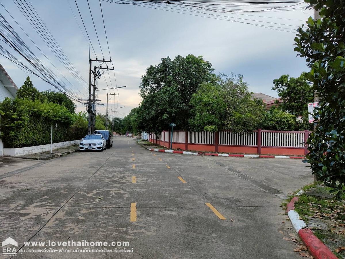 ขายที่ดินมแล้ว ในหมู่บ้านชวนชื่นการ์เด้นวิลล์ ถ.307 อ.เมืองปทุมธานี จ.ปทุมธานี พื้นที่ 156.2 ตรว. ขายต่ำกว่าราคาประเมิน สภาพแวดล้อมดีมากน่าสร้างที่อยู่อาศัย เดินทางสะดวกหลายเส้นทาง