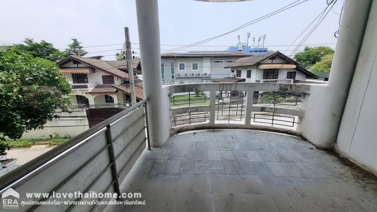 ขายอาคารพาณิชย์ ในซอยรามอินทรา5 แยก7 บางเขน ตึกแถว 2 คูหา คูหาละ 25 ตรว. พื้นที่ใช้สอย 220 เมตร (ถ้าซื้อ 2 คูหา ออกค่าโอนให้ทั้งหมด) ราคาต่อรองได้อีก พร้อมโอน
