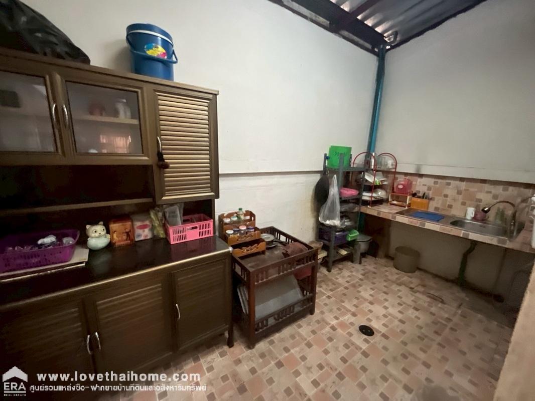 ขายทาวน์เฮ้าส์ หมู่บ้านเลิศอุบล ลำลูกกา คลอง5 พื้นที่ 16 ตรว. สะดวกในการเดินทาง โดยไม่ต้องมีรถส่วนตัวก็สบาย เข้า-ออกสะดวก ใกล้โลตัสในซอย,7-11,โฮมโปร,บิ๊กซี และไปรษณีย์อยู่ปากทาง