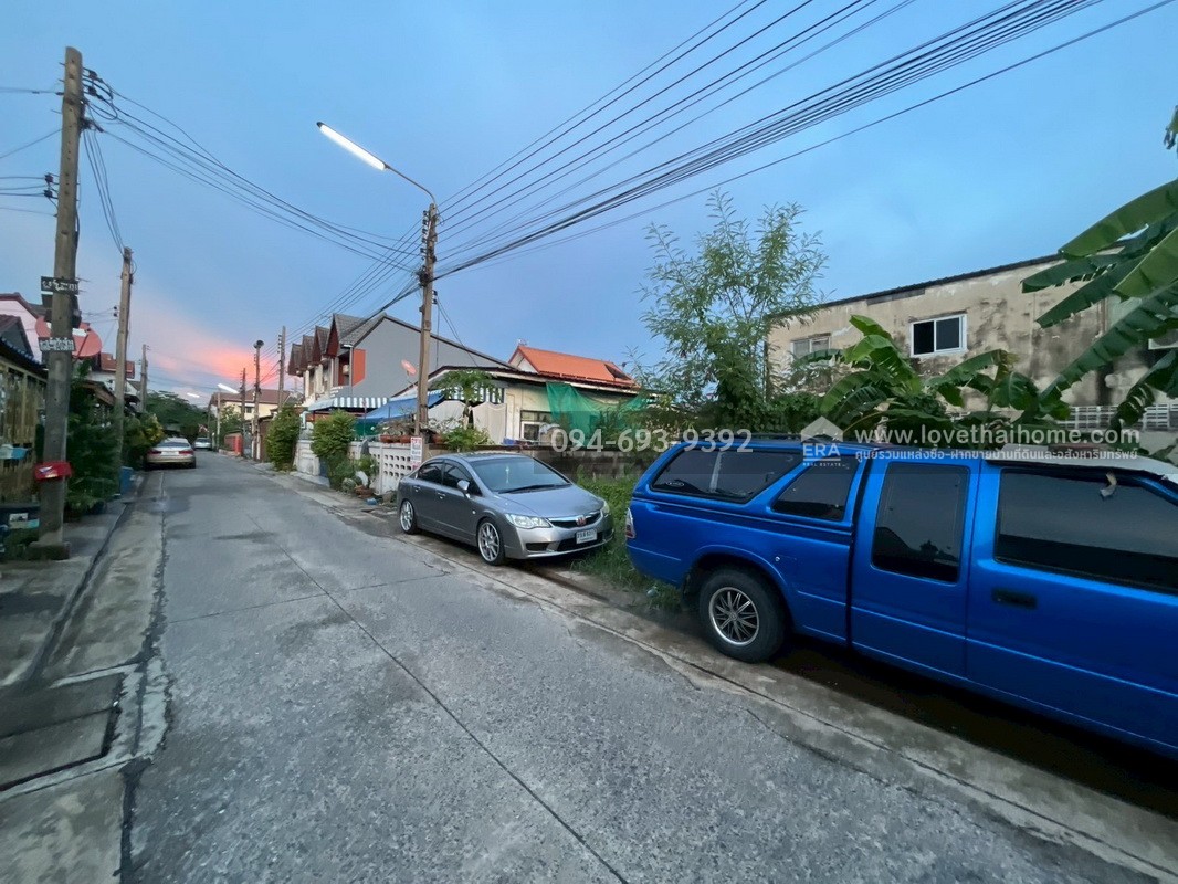 ขายที่ดิน อยู่ในซอยลำลูกกา37 ชุมชนเย็นฉ่ำ พื้นที่ 60 ตรว. ใกล้รถไฟฟ้า สถานีคูคต ทำเลเดินทางสะดวกมากค่ะ เหมาะสร้างบ้าน