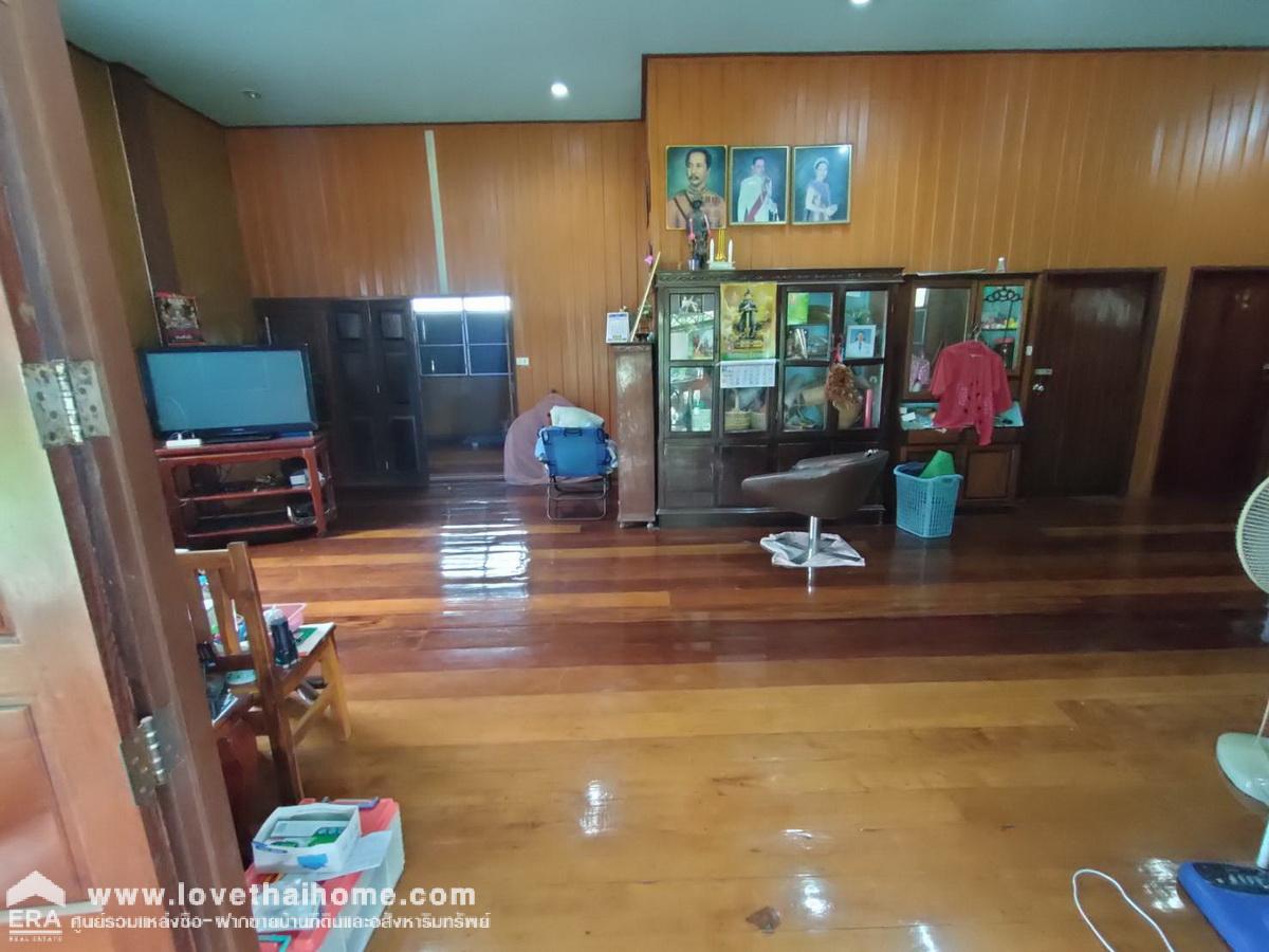 ขายที่ดินพร้อมบ้านชั้นเดียว ติดถนนเลียบคลอง10 รังสิต-นครนายก หนองเสือ พื้นที่ 400 ตรว. สามารถทำสวนได้อยู่ติดถนน หน้ากว้าง 20 เมตร
