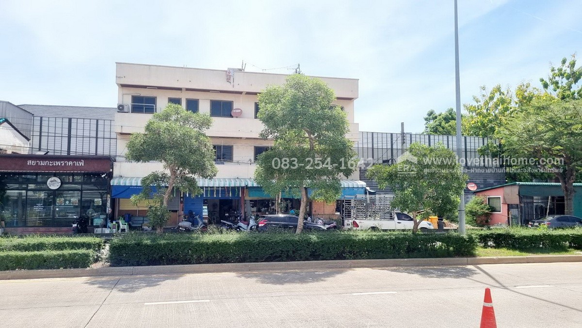 ขายตึกแถว ยานนาวา-สาธุประดิษฐ์ มี 3 ชั้น 4 คูหา 37.1 ตร.วา ราคาถูกเพียง18.5ล้านเท่านั้น ขายถูกที่สุดในย่านนี้ สามารถซื้อที่ดินเพิ่มด้านข้างแปลงได้อีก 32.2 ตร.วา ขายเพียง 8 ล้านบาทเท่านั้น เหมาะลงทุนมากๆ ติดถนนใหญ่หาซื้อไม่ได้แล้วในย่านนี้