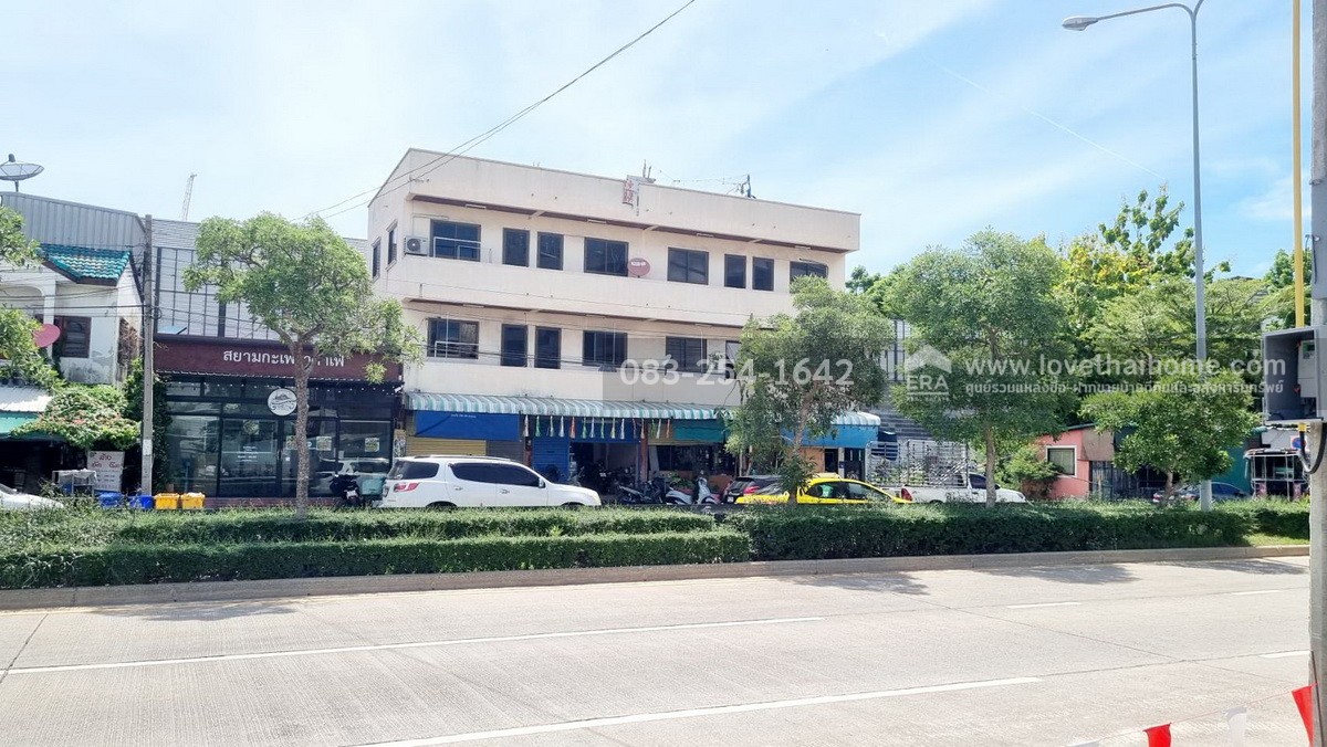 ขายตึกแถว3ชั้น 4คูหา ติดถนนยานนาวา พื้นที่37.1ตรว.ขายเพียงแค่18.5ล้านเท่านั้น กล้ารับประกันเลยว่าขายถูกกว่าหลังอื่นๆในถนนเส้นนี้แล้วครับ พูดจริงๆไม่ได้โม้