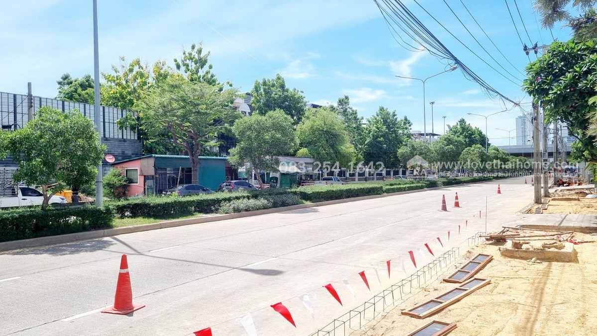 ขายตึกแถว3ชั้น 4คูหา ติดถนนยานนาวา พื้นที่37.1ตรว.ขายเพียงแค่18.5ล้านเท่านั้น กล้ารับประกันเลยว่าขายถูกกว่าหลังอื่นๆในถนนเส้นนี้แล้วครับ พูดจริงๆไม่ได้โม้