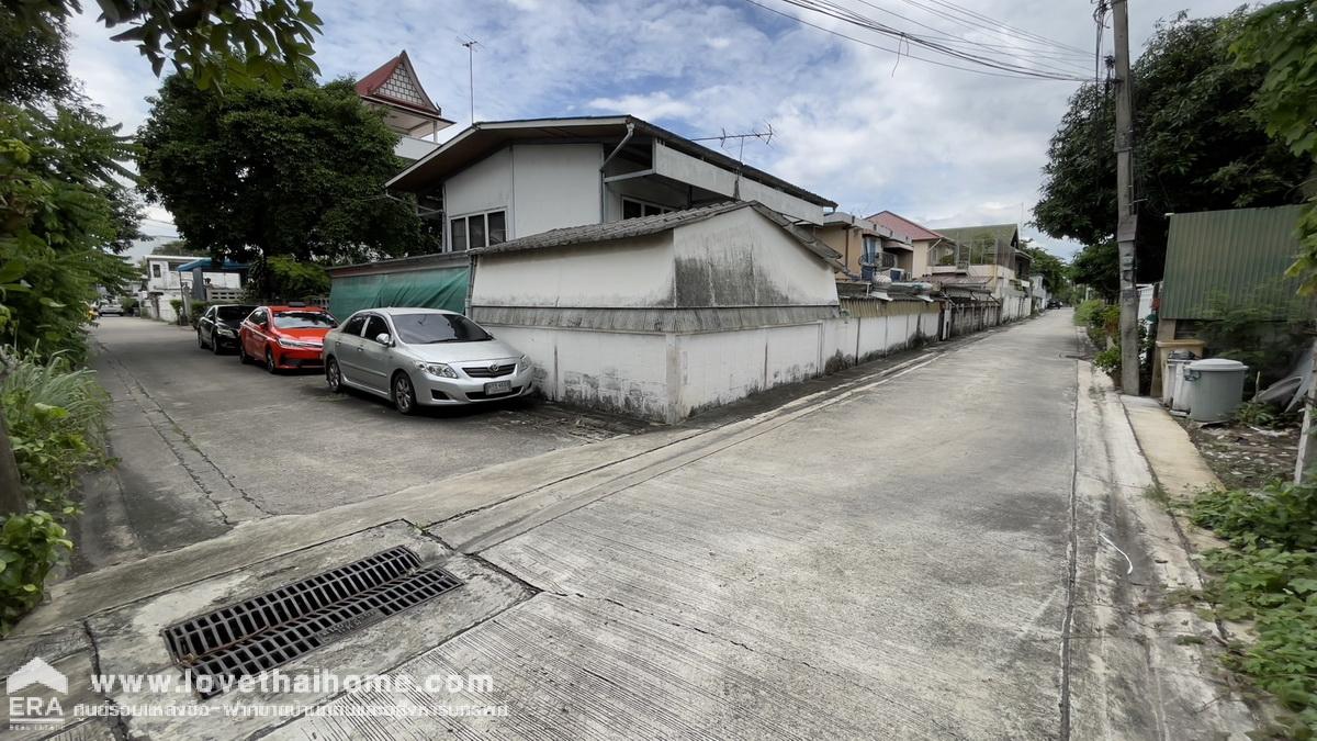 ขายที่ดินแถมบ้าน ถนนประชาชื่น ซอยคลังมนตรี7-1 บ้านมุม ติดถนน 3 ด้าน ย่านประชาชื่น พื้นที่ 111 ตรว. ขาย 14.8 ล้านบาท ใกล้รถไฟฟ้า สถานีบางซ่อน