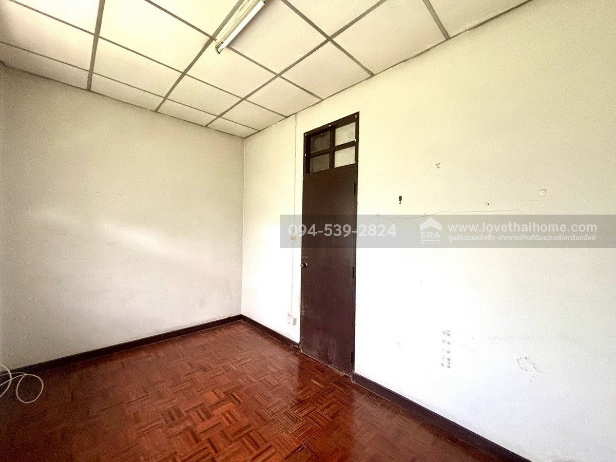 ขายทาวน์เฮ้าส์ หมู่บ้านอยู่เจริญ (ฟ้าคราม) ลำลูกกา คลอง 2 พื้นที่ 17.6 ตรว. ใกล้ BTS คูคต และฟิวเจอร์พาร์ครังสิต ต่อเติมครัว พร้อมอยู่ ถูกสุด!