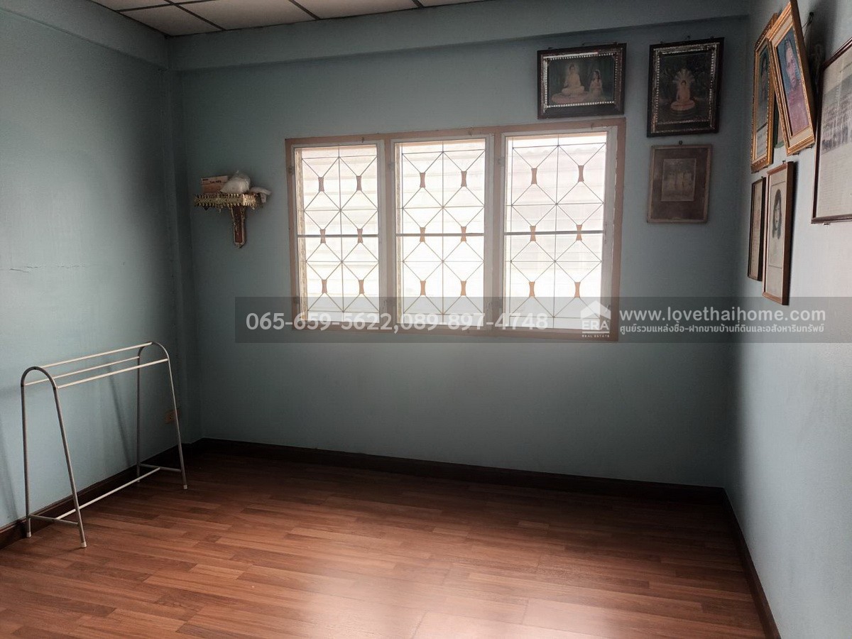 ขายทาวน์เฮ้าส์ ถ.แจ้งวัฒนะ-ปากเกร็ด 17 หมู่บ้านทรัพย์วัฒนะ พื้นที่ 18 ตรว. ใกล้รถไฟฟ้าสายสีชมพู-สถานีแจ้งวัฒนะ-ปากเกร็ด 28 และทางด่วน ราคาถูกมาก รีบเป็นเจ้าของด่วน!