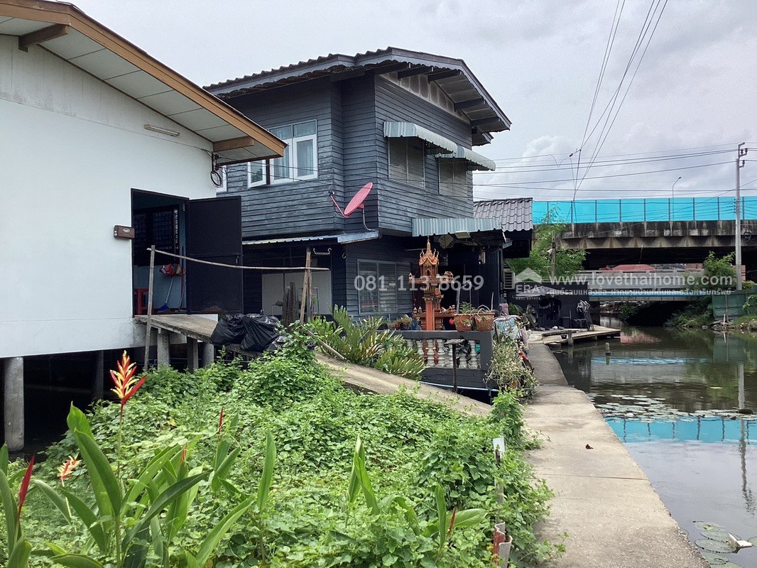 ขายบ้านเดี่ยว ติดถนนเลียบทางด่วนวงแหวนกาญจนาภิเษก พื้นที่ 31 ตรว. ราคาต่ำกว่าประเมิน ห่างจากถนนเลียบด่วน 50 เมตร