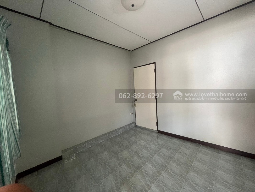 ขายบ้านเดี่ยว 2 ชั้น หมู่บ้านเพชรชมพู2 ถนนรังสิต-นครนายก คลอง8 ซอยโรงเรียนตวงพรวิทยา พื้นที่ 53 ตรว. (ขายต่ำกว่าราคาประเมิน) ขายถูกมาก เพียง 2.25 ล้านบาทเท่านั้น ราคานี้หาไม่ได้อีกแล้ว รีบตัดสินใจก่อนหลุดมือ สนใจโทร. 062-892-6297