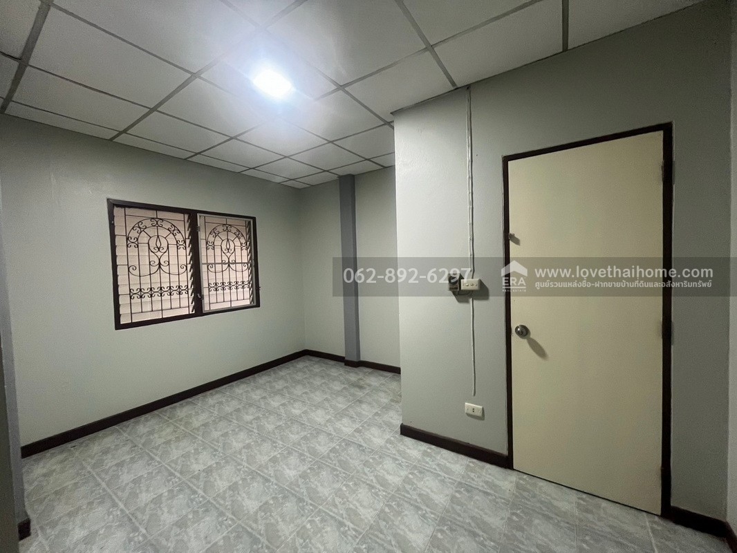 ขายบ้านเดี่ยว 2 ชั้น หมู่บ้านเพชรชมพู2 ถนนรังสิต-นครนายก คลอง8 ซอยโรงเรียนตวงพรวิทยา พื้นที่ 53 ตรว. (ขายต่ำกว่าราคาประเมิน) ขายถูกมาก เพียง 2.25 ล้านบาทเท่านั้น ราคานี้หาไม่ได้อีกแล้ว รีบตัดสินใจก่อนหลุดมือ สนใจโทร. 062-892-6297