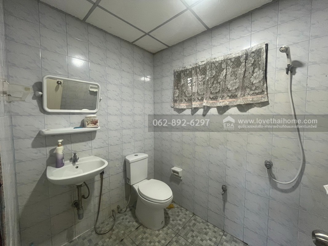 ขายบ้านเดี่ยว 2 ชั้น หมู่บ้านเพชรชมพู2 ถนนรังสิต-นครนายก คลอง8 ซอยโรงเรียนตวงพรวิทยา พื้นที่ 53 ตรว. (ขายต่ำกว่าราคาประเมิน) ขายถูกมาก เพียง 2.25 ล้านบาทเท่านั้น ราคานี้หาไม่ได้อีกแล้ว รีบตัดสินใจก่อนหลุดมือ สนใจโทร. 062-892-6297