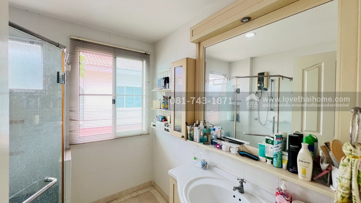 ขายบ้านเดี่ยว นันทวัน สุวรรณภูมิ ถนนกิ่งแก้ว พื้นที่ 75 ตรว. ขายถูกมาก ต่ำกว่าราคาตลาด ของบ้านแปลนและพื้นที่ขนาดนี้ โครงสร้างบ้านดี บ้านตามสภาพเดิม ราคาถูกที่สามารถคุยราคาได้อีก บ้านใกล้สนามบินสุวรรณภูมิ