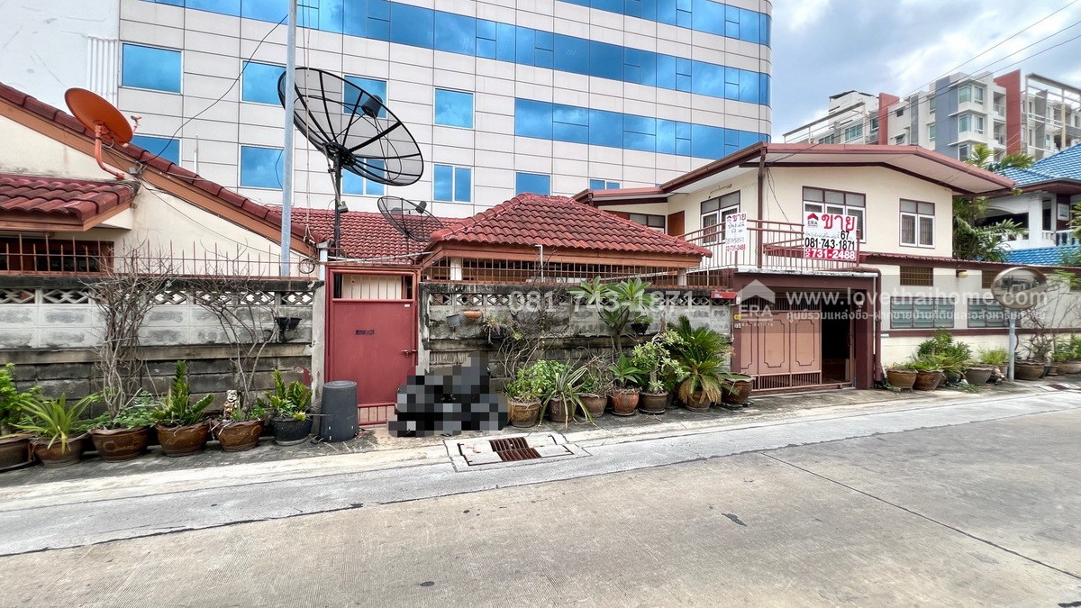 ขายบ้านพร้อมที่ดิน ถนนสุทธิสาร ในซอยสบายใจ พื้นที่ 67 ตรว. ห่างจากสถานี MRT สุทธิสาร เพียง 800 เมตร ทำเลดีเยี่ยม บ้านใจกลางเมือง การเดินทางสะดวก