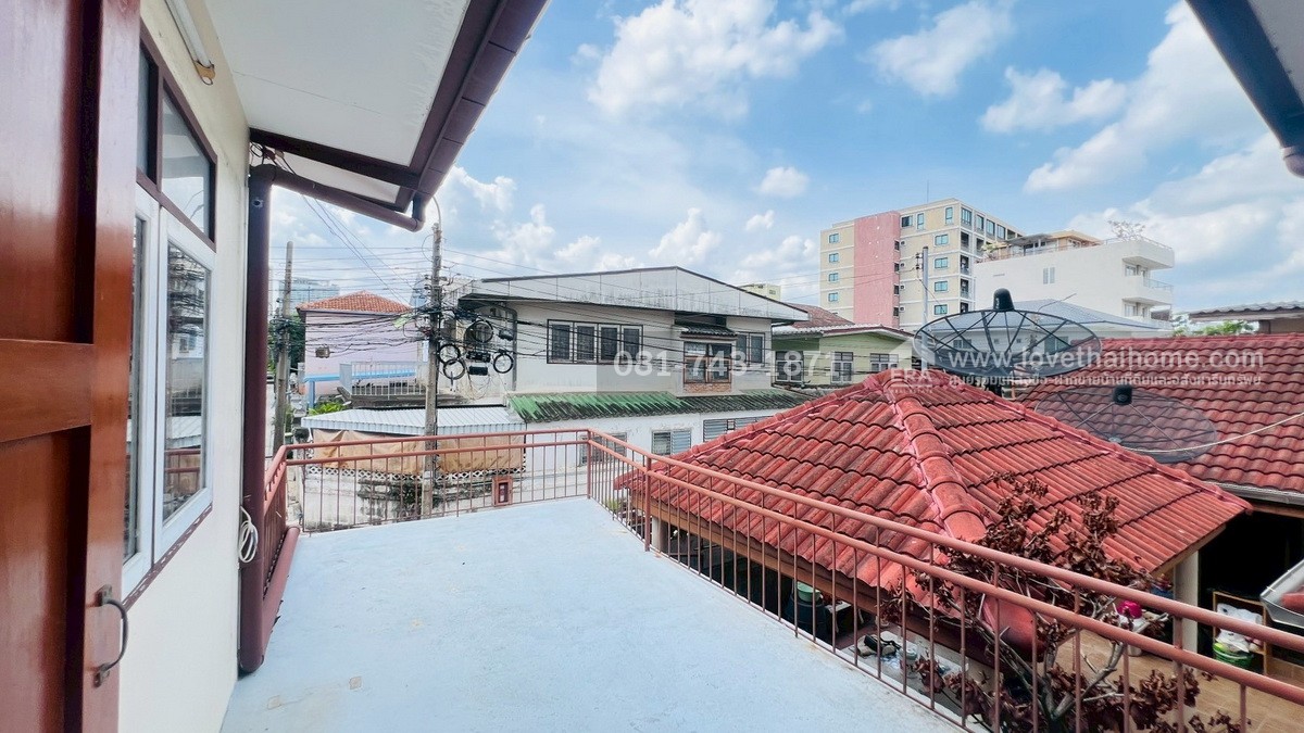 ขายบ้านพร้อมที่ดิน ถนนสุทธิสาร ในซอยสบายใจ พื้นที่ 67 ตรว. ห่างจากสถานี MRT สุทธิสาร เพียง 800 เมตร ทำเลดีเยี่ยม บ้านใจกลางเมือง การเดินทางสะดวก