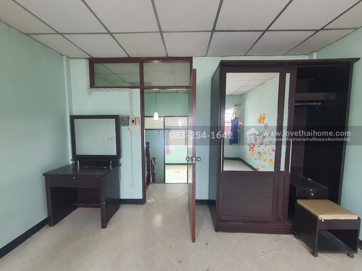 ขายบ้านลาดพร้าว 101 หมู่บ้านสินสุข ซ.โพธิ์แก้ว 4 ทาวน์เฮ้าส์ 2 ชั้น 20 ตรว. ต่อเติมครัวและลานจอดรถหน้าบ้าน ต้องการขายด่วน
