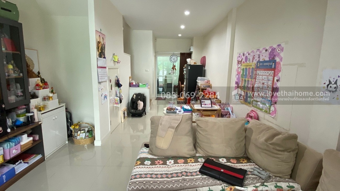 ขายทาวน์โฮม ซ.เคหะร่มเกล้า 72 หมู่บ้านนลินซิตี้ 2 บ้าน 3 ชั้น 17 ตร.วา สภาพพร้อมอยู่ ใกล้ถนนรามคำแหง  เข้าซอยเคหะร่มเกล้า เพียง 20 เมตร