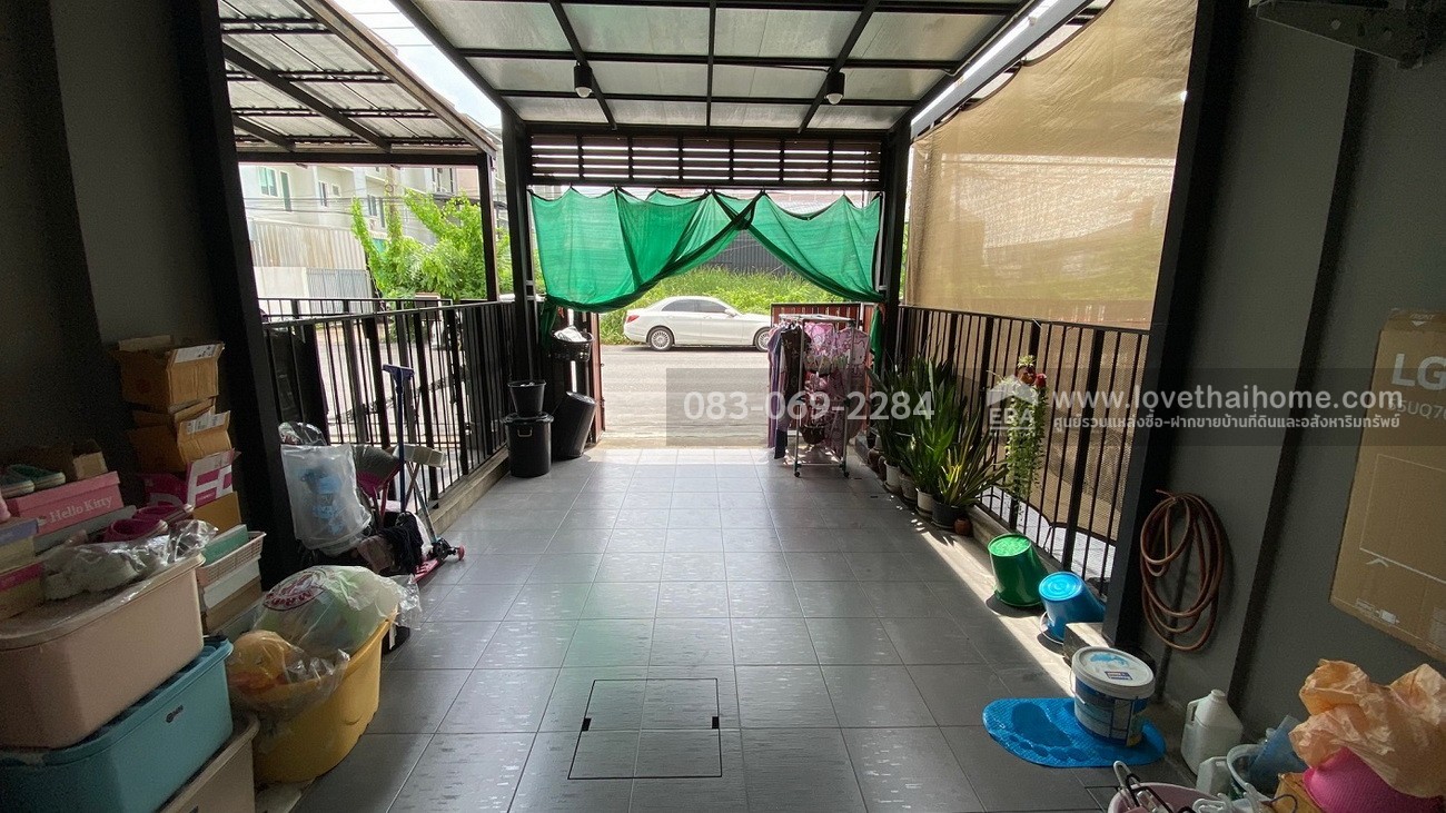 ขายทาวน์โฮม ซ.เคหะร่มเกล้า 72 หมู่บ้านนลินซิตี้ 2 บ้าน 3 ชั้น 17 ตร.วา สภาพพร้อมอยู่ ใกล้ถนนรามคำแหง  เข้าซอยเคหะร่มเกล้า เพียง 20 เมตร