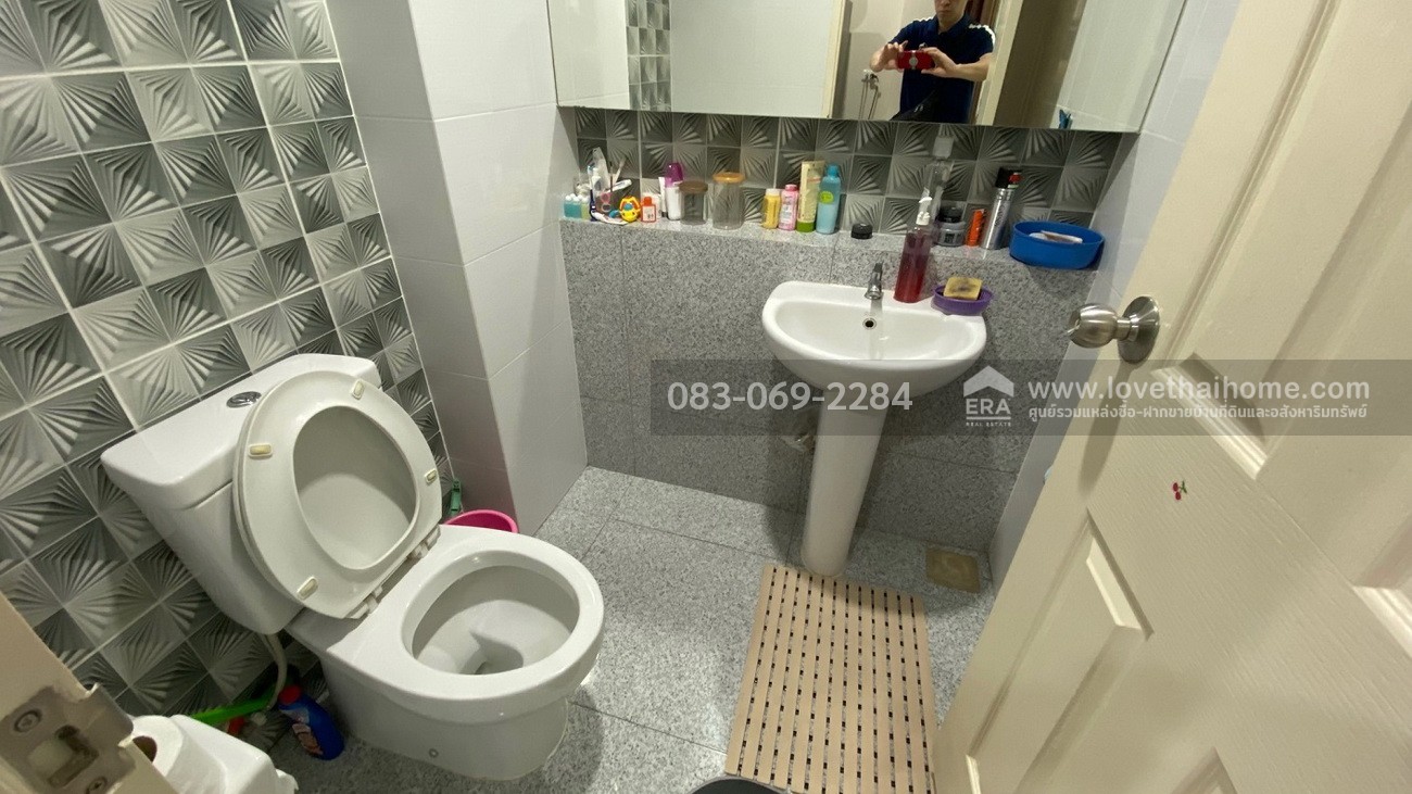ขายทาวน์โฮม ซ.เคหะร่มเกล้า 72 หมู่บ้านนลินซิตี้ 2 บ้าน 3 ชั้น 17 ตร.วา สภาพพร้อมอยู่ ใกล้ถนนรามคำแหง  เข้าซอยเคหะร่มเกล้า เพียง 20 เมตร