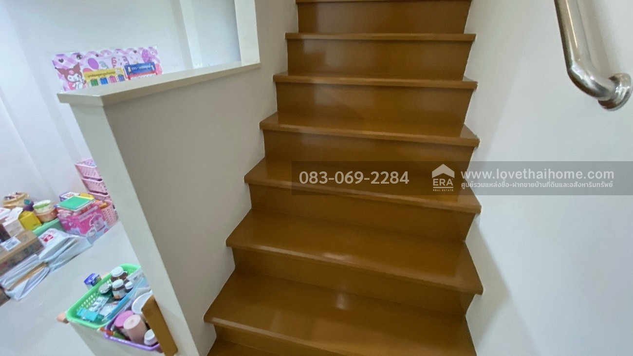 ขายทาวน์โฮม ซ.เคหะร่มเกล้า 72 หมู่บ้านนลินซิตี้ 2 บ้าน 3 ชั้น 17 ตร.วา สภาพพร้อมอยู่ ใกล้ถนนรามคำแหง  เข้าซอยเคหะร่มเกล้า เพียง 20 เมตร